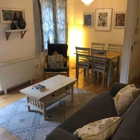 Artist's Central Apartment! Lägenhet *