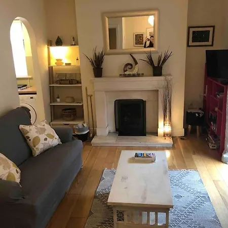 Artist's Central Apartment! * Dublin