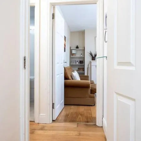 Artist's Central Apartment! *