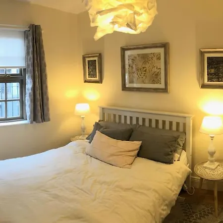 Artist's Central Apartment! *